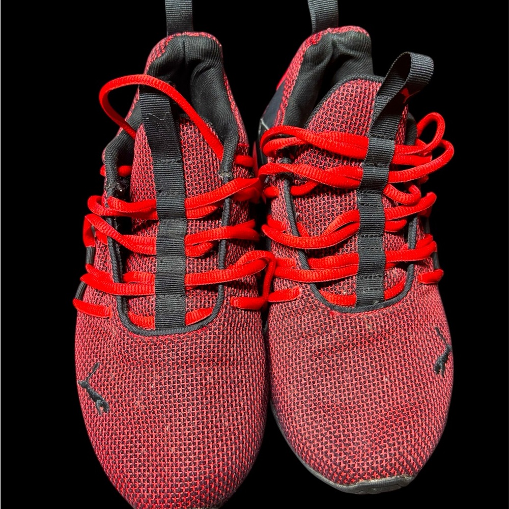 Puma Axelion athletic shoe.  Women’s size 6.5C